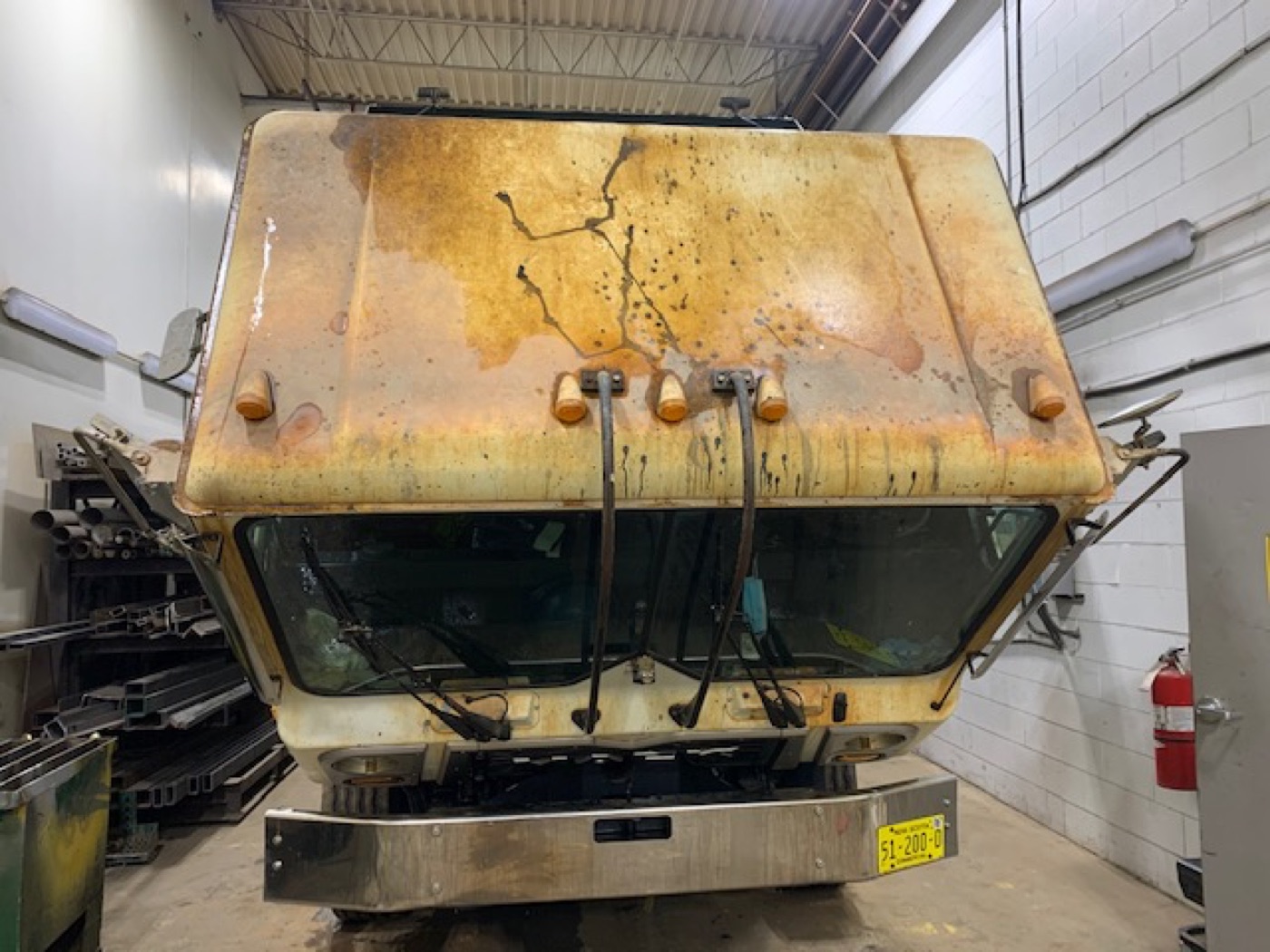 Salt spreader before washing, heavy dirt build up