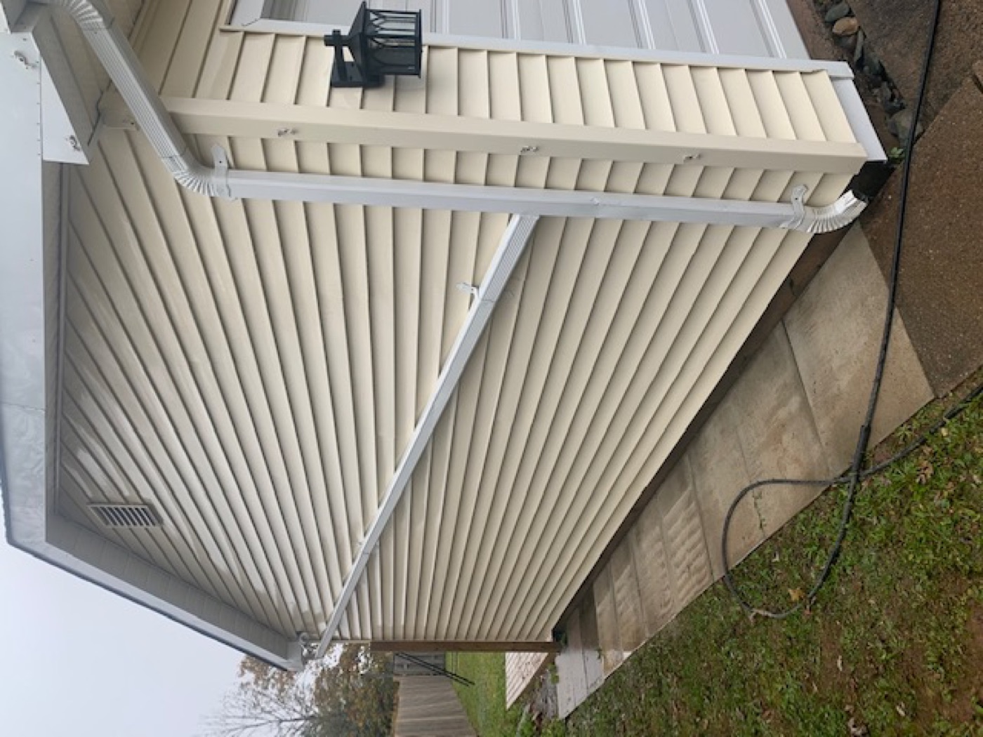 Vinyl siding after washing by O'Brien's Faster Blaster